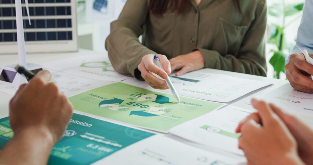 環境レポートと脱炭素ロードマップの関係